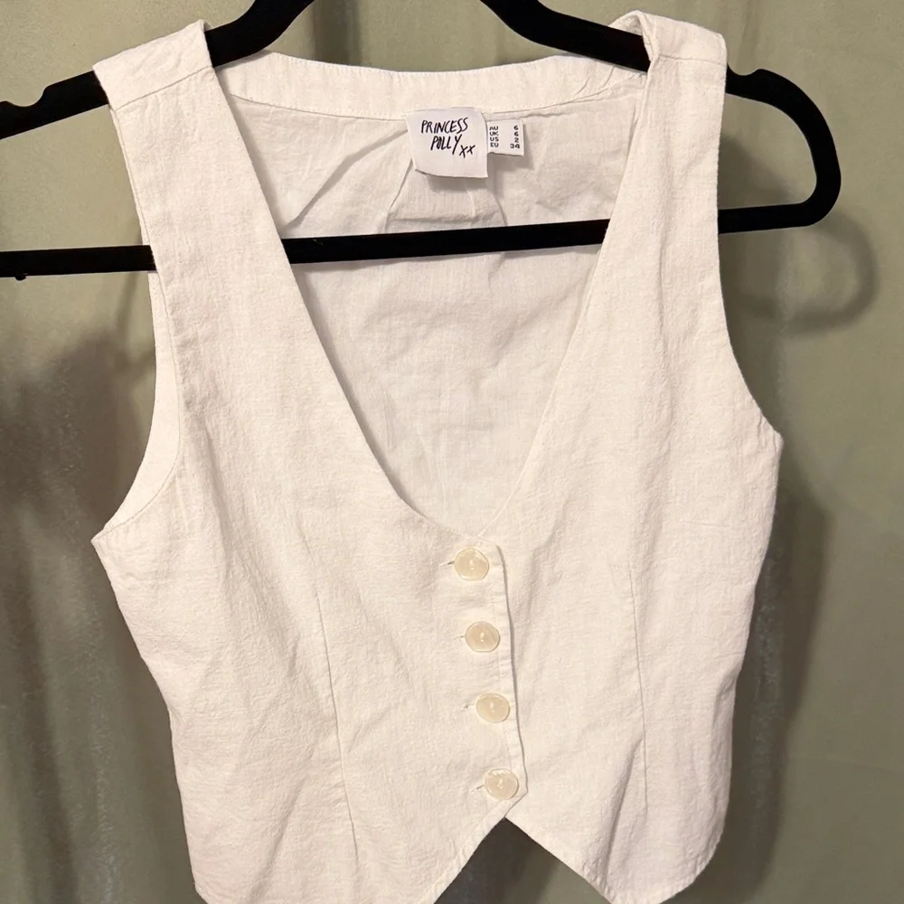 Princess Polly Cream Sleeveless Button-Up Blouse - Picture 1 of 2